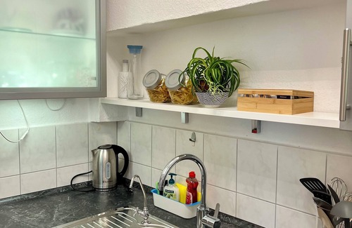 Altstadt - Sankt Lorenz Apartment | Zimmer Direkt in Nürnberg Innenstadt Weißer Turm in Kosmetikstudio