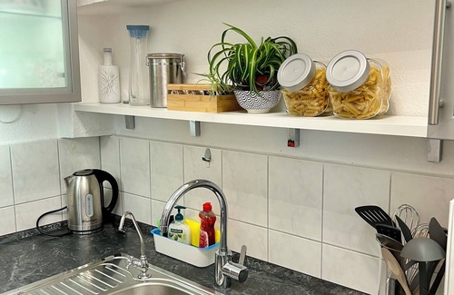Altstadt - Sankt Lorenz Apartment | Zimmer Direkt in Nürnberg Innenstadt Weißer Turm in Kosmetikstudio
