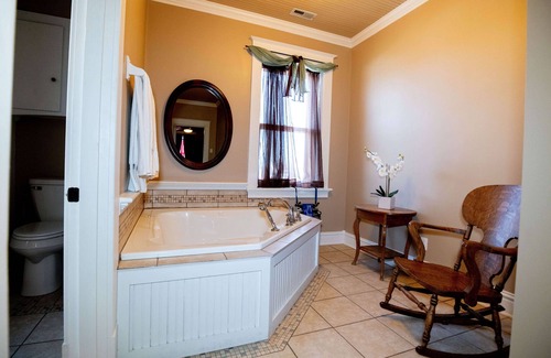 Hermann Bed & Breakfast | Zinfandel Room - Old Vine Bed & Breakfast