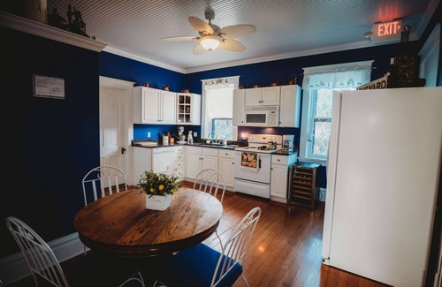 Hermann Bed & Breakfast | Zinfandel Room - Old Vine Bed & Breakfast