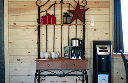 Hildale Cabin | Zion Edge Retreat, new building with hot tub.