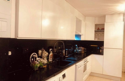 Kennington House | Zone1 House Sleeps 8 - 2 Mins to Station - Pets Ok