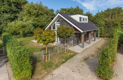 Renesse Ski Chalet | Zonnedorp 23 Zeeland Huis Renesse: Luxury Beach Holiday | Close to North Sea