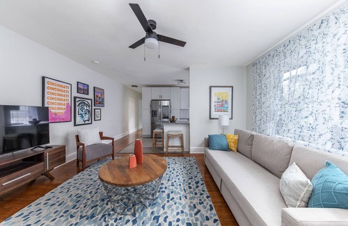 Corryville Apartment | Zooview Haven: A Family Retreat