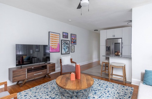 Corryville Apartment | Zooview Haven: A Family Retreat