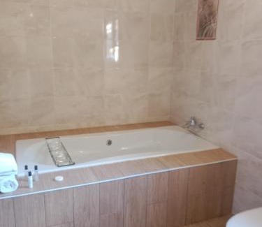 Grahamstown Bed & Breakfast | Zuzani Ikhaya B&B