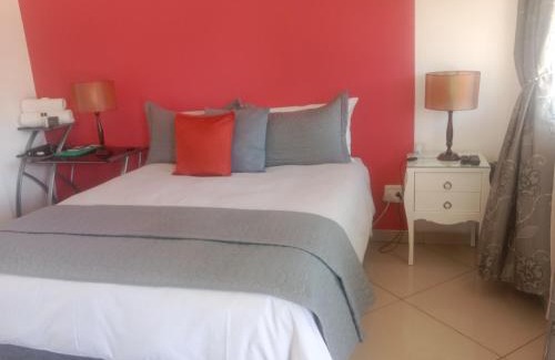 Grahamstown Bed & Breakfast | Zuzani Ikhaya B&B