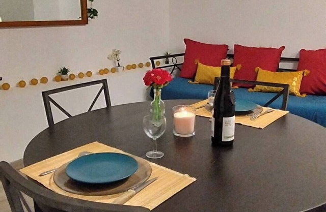 Évasion romantique à Avignon avec jacuzzi et joli extérieur