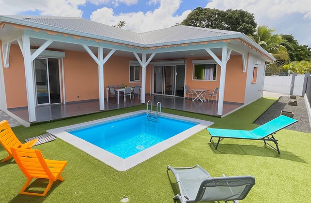 Évasion Tropicale : Villa de Rêve Avec Piscine