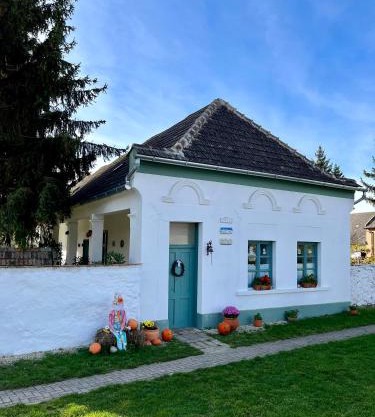 Öregfenyő Tornácosház