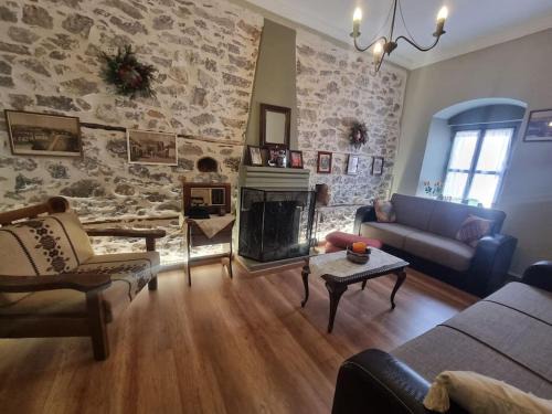 Βίλα Ελιά Παραδοσιάκο σπίτι στην Αμφίκλεια