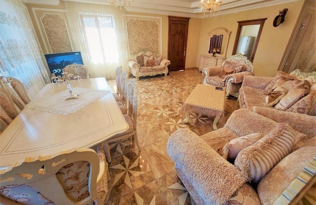 Карен Люкс Вилла