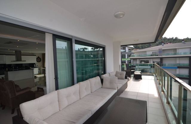 Люксовый пентхаус 4+1 с видом на Средиземное море