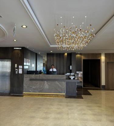 شقق الأول للشقق المخدومة