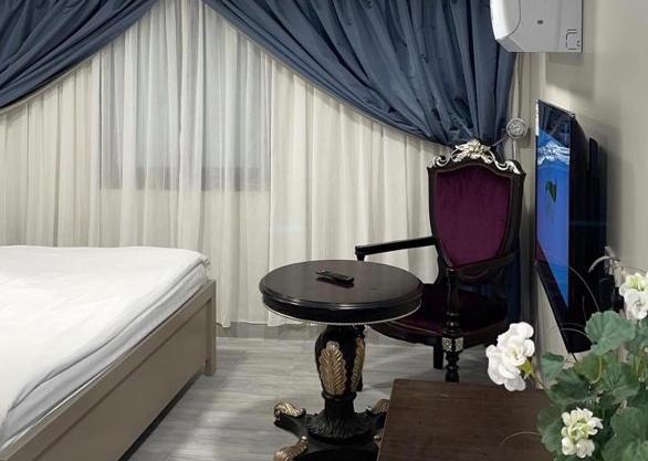 شقق المربعة للشقق المخدومة