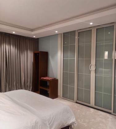 شقق فاخرة في العزيزية