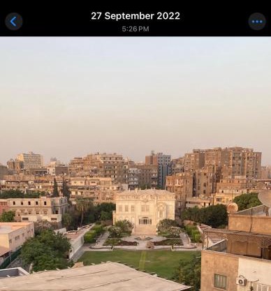شقه عوائل غرفتين وصاله مطله على السفاره السعوديه القديمه والسفاره الايطاليه ملاصقه لكليه الطب القصر العيني