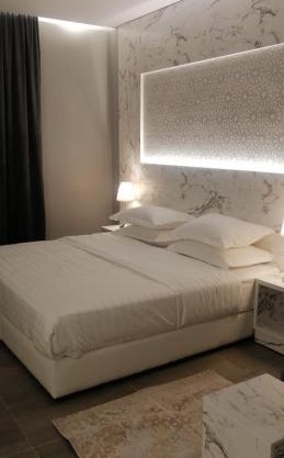 غرفة فاخرة مع دورة مياه ومطبخ بحي الضاحية