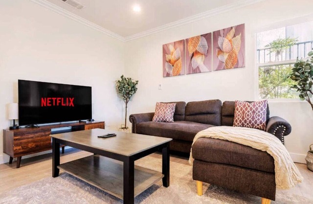 ৎ୭Serene Home in Central Burbankৎ୭ 2 bedrooms,wifi