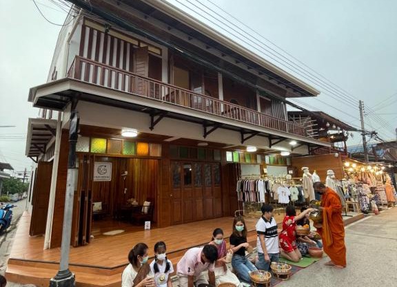 จันทร์มีสุข เชียงคาน