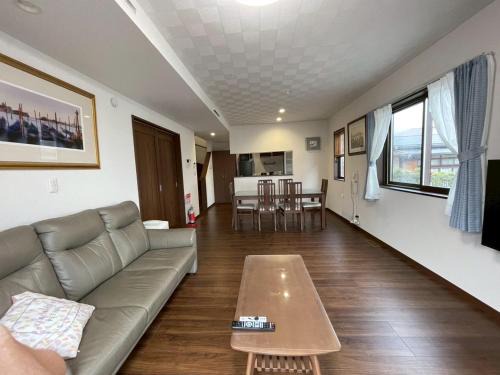 河口湖駅徒歩10分 ベルショッピングセンター徒歩6分 大型4ldk屋根裏付き 全室空調