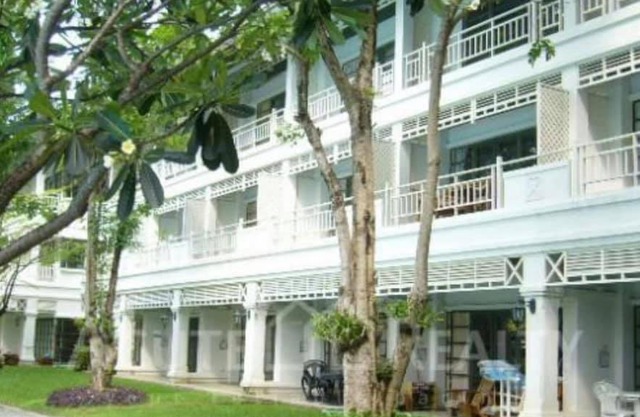 บ้านสระสวน