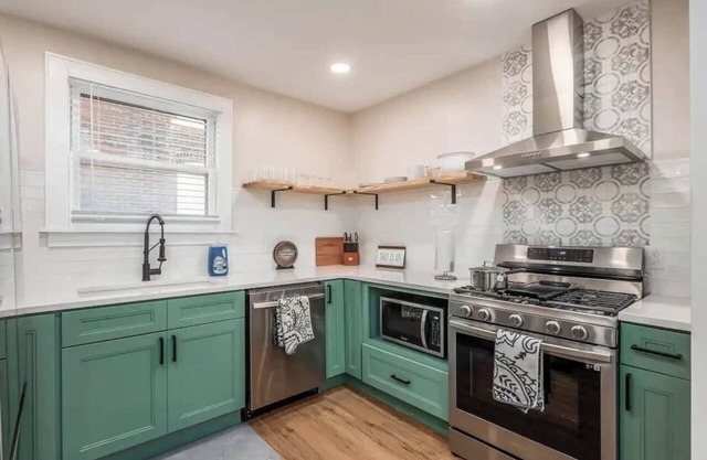 09) Large 3 bedroom with Hot Tub & Fenced Yard!