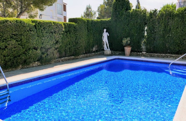 098 Villa to rent with a private garden and pool quiet area