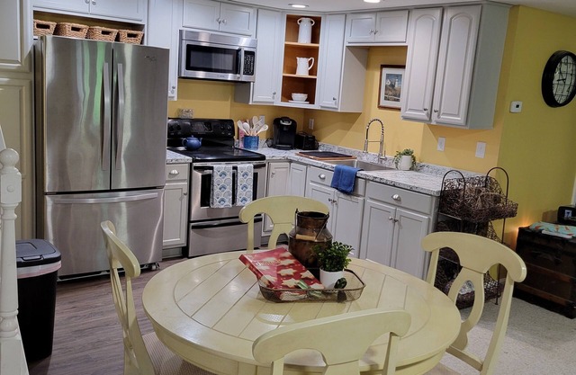 1,000 sqft Suite Over Cascade Falls in Old Orchard Beach