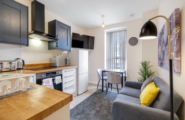 1 & 2 Bedroom Apartments by 12Stay