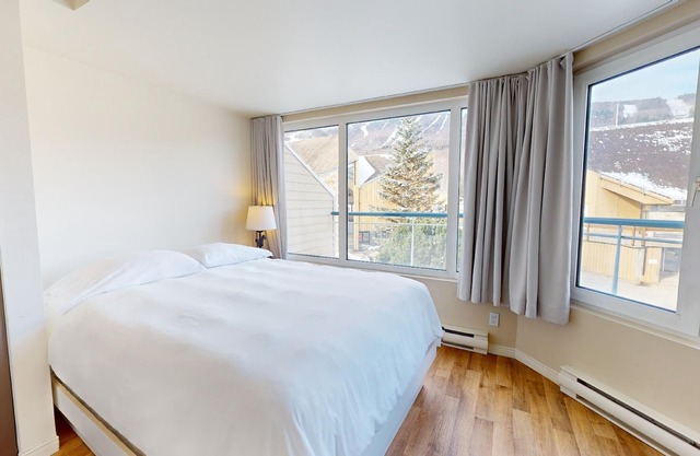 1-301 : Condo - 2 bedrooms - sleeps 6