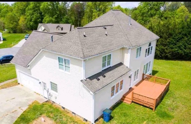 1.5 acre Quiet residential property 5 bedroom home