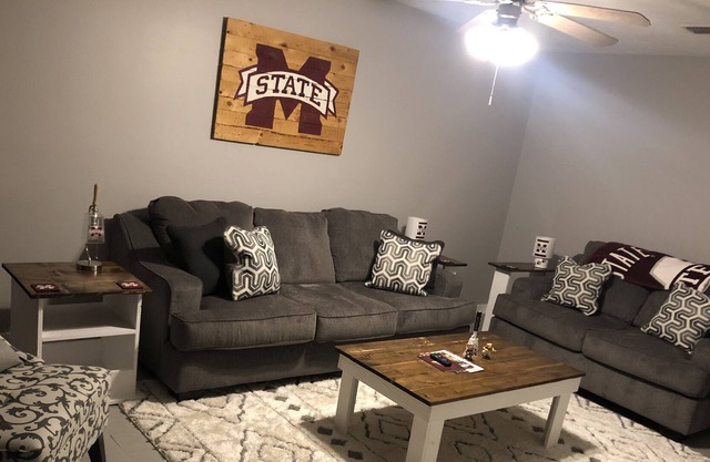 1.5 miles to MSU campus. LOCATION!