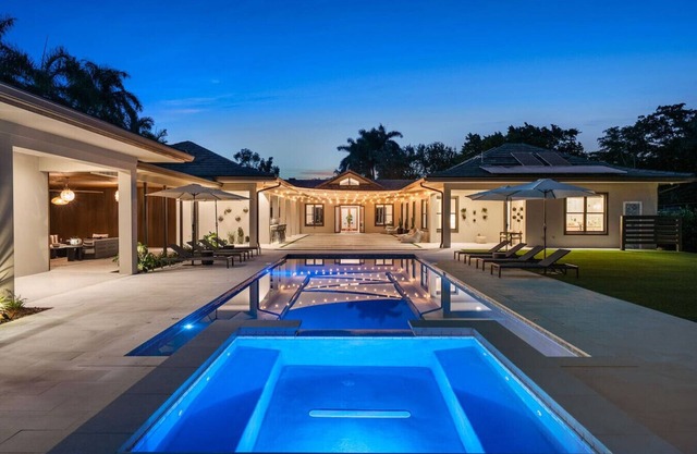1-Acre Oasis: Pool/Spa, Pickleball, Bball & More