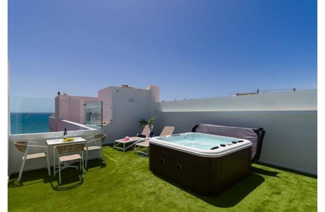1 beach line exclusive terrace/jacuzzi
