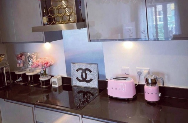 1 Bed Apartment Sleeps 2 - Free Parking -