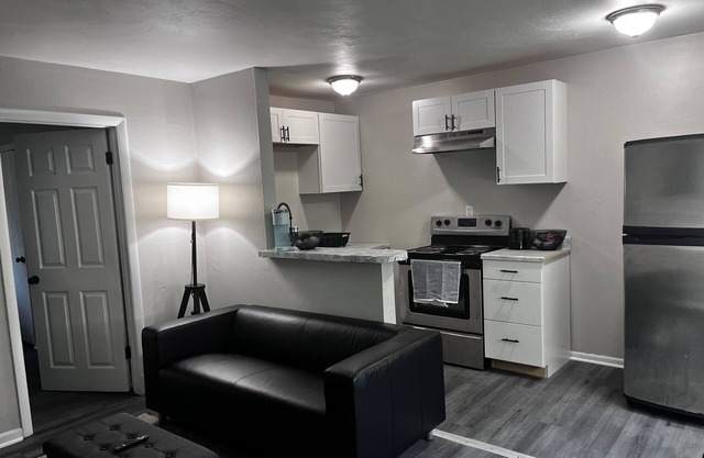 1 Bed Apt across from the beach 2