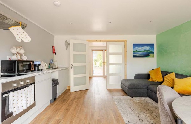 1-bed Cosy Country Retreat- Sleeps 5, Emerald Park