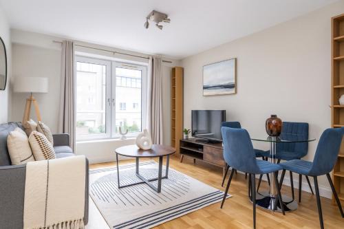 1 Bed Flat by St Katharine Docks