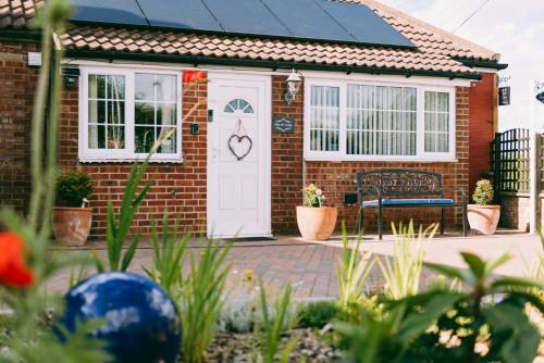 1 Bed Sleeps 2 Free Parking Pets Welcome