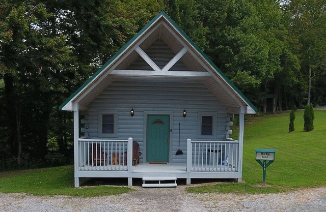 1 Bedroom 1 Bath Cabin Beaver, WV