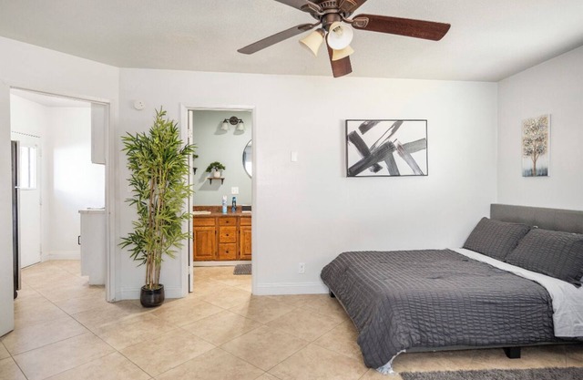 1 Bedroom 1 Bath with separate entrance & Parking