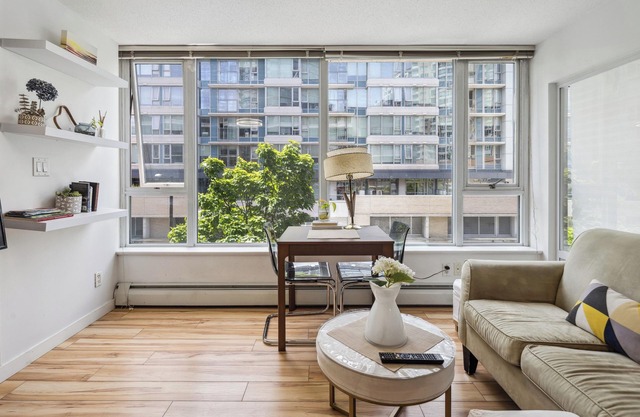 1 Bedroom 1 Den Free Parking Sauna Hot-tup,Gym, Downtown Vancouver