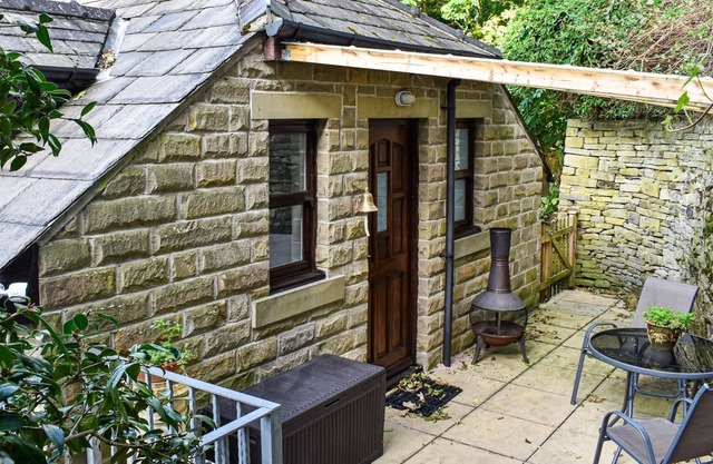 1 bedroom accommodation in Hipperholme, Halifax
