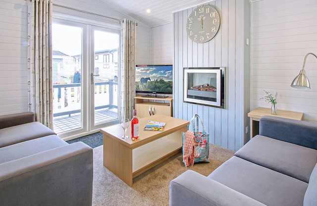 1 bedroom accommodation in Milford-on-Sea, Nr Lymington