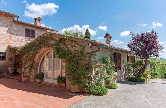 1 bedroom amazing home in siena -si-