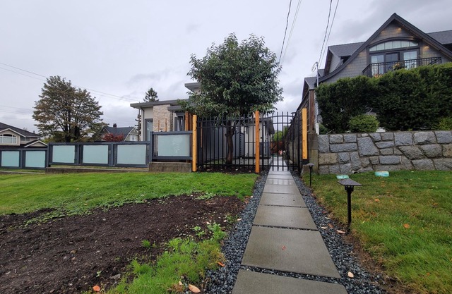 1-bedroom Apartment in Central North Vancouver