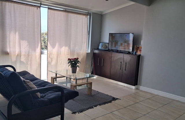 1-bedroom apartment in picturesque Gordon's bay - Cape town with ocean view