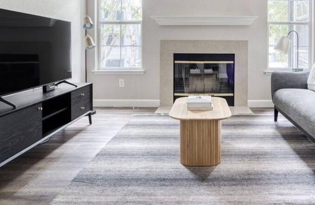 1 Bedroom Apartment L-464036 by Houzlet