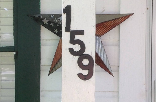 1 bedroom "Doll house"